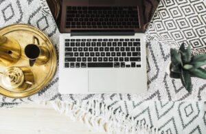 Miten aloittaa bloggaaminen rahan tienaamiseksi
